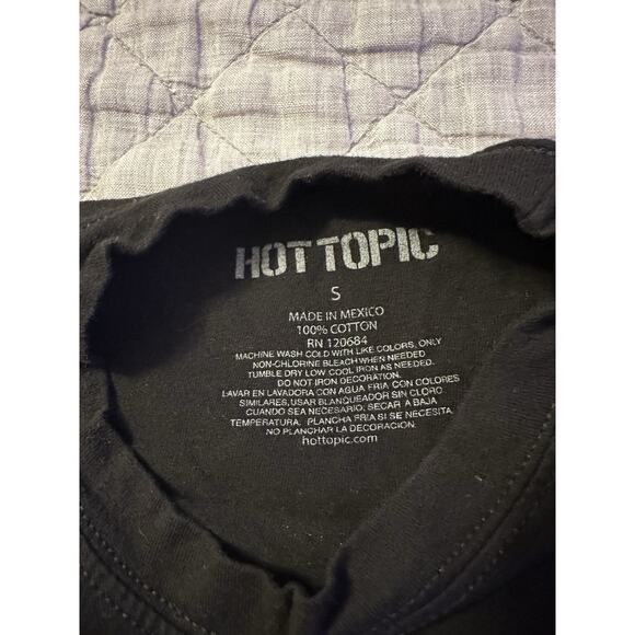 Hot Topic Gothic Cross Wing Skull Rhinestone Tee Small Black Emo Alt Rock Y2K - Picture 4 of 9